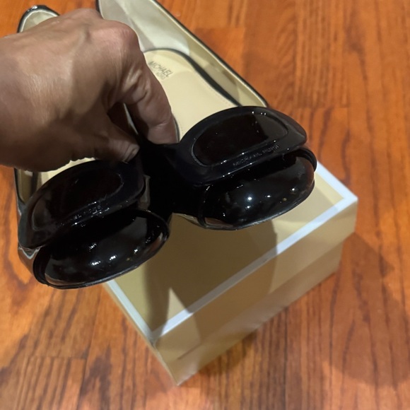 Michael Kors Pauline Mid Pump in high shine black patent leather in 7.5M - Picture 4 of 7